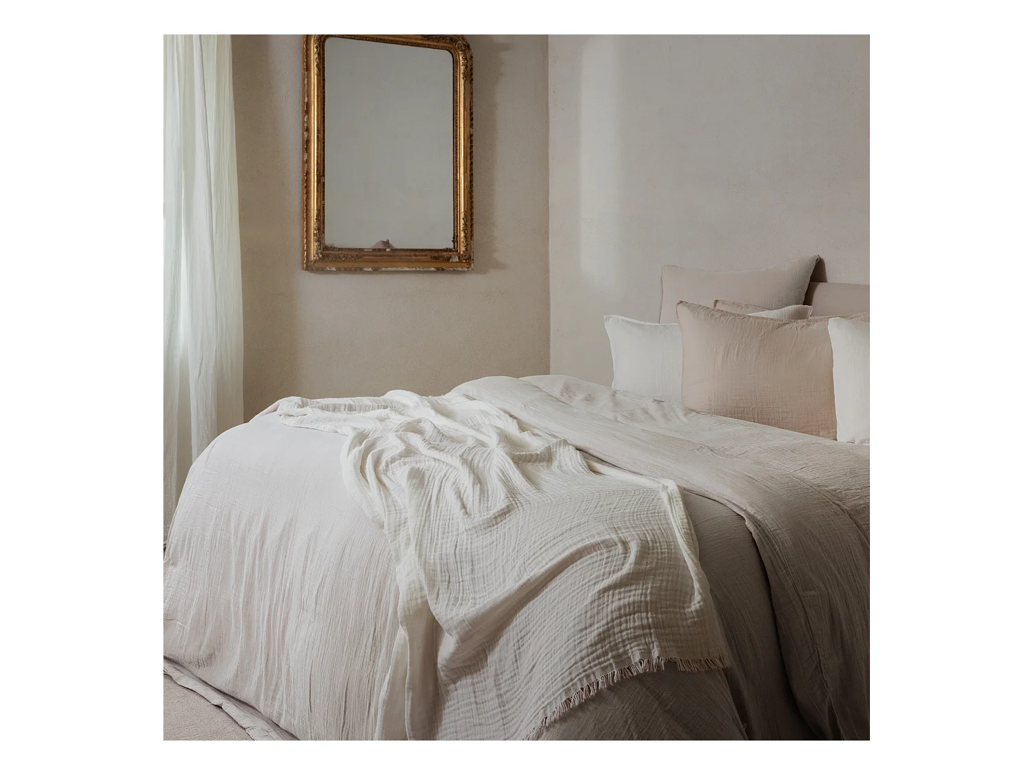 Parure de lit 3 pièces 240x220 cm et 65x65 cm mousseline de coton MILOS beige ficelle