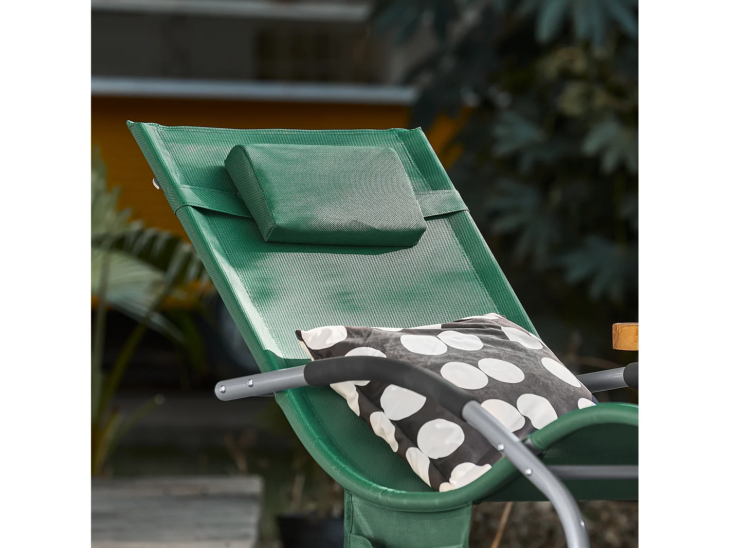 SoBuy Bain de Soleil Chaise Longue Fauteuil à Bascule avec Appui-tête et Pochette latérale et Repose-Pieds Transat de Jardin Rocking Chair Confortable, OGS28-WD