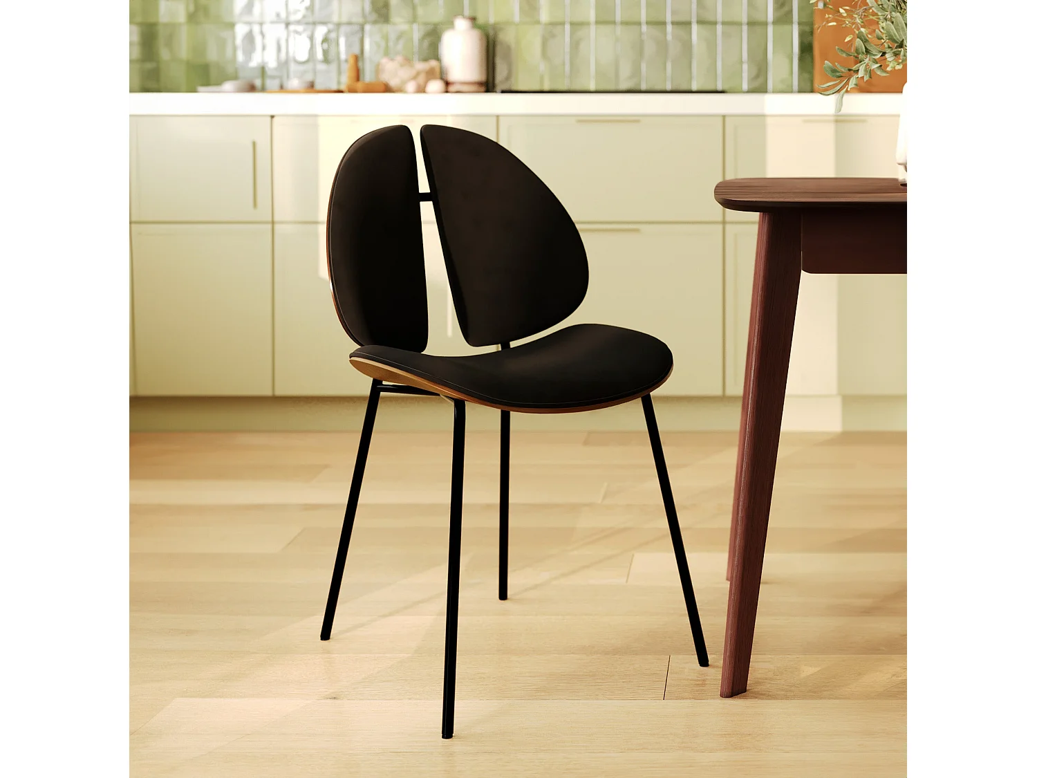 Sedia in velluto nero e legno di noce - Coccinelle