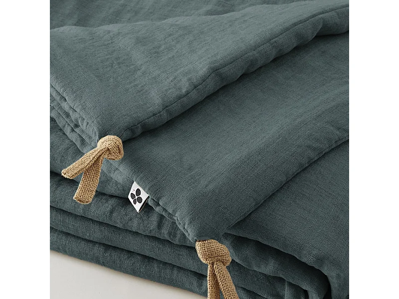 Édredon 150 x 150 cm lin lavé bleu avec 4 nouettes en jute - LUISA