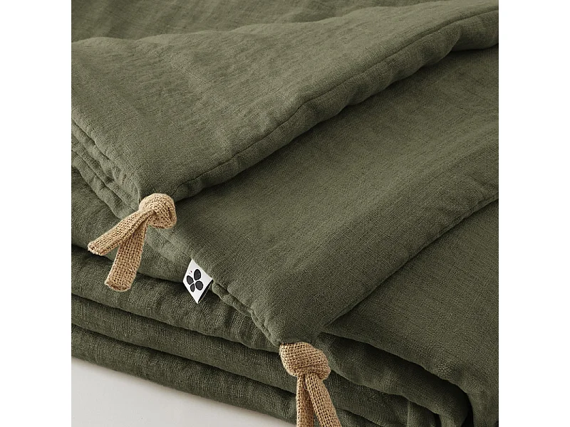 Édredon 150 x 150 cm lin lavé vert avec 4 nouettes en jute - LUISA