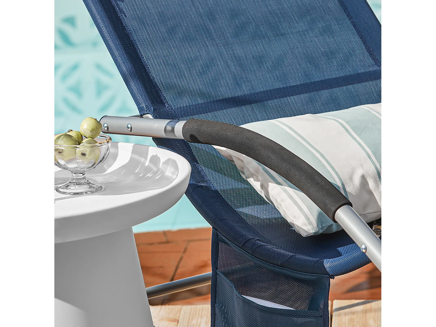 SoBuy Ligstoel Schommelstoel met Hoofdsteun en Zijvak en Voetsteun Comfortabele Tuin Ligstoel Schommelstoel, OGS28-NB