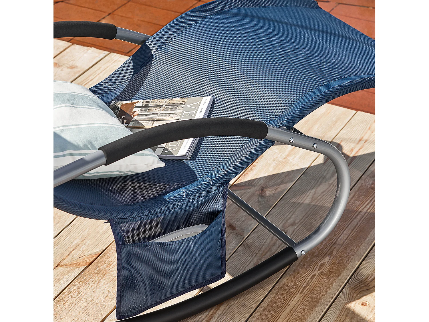 SoBuy Ligstoel Schommelstoel met Hoofdsteun en Zijvak en Voetsteun Comfortabele Tuin Ligstoel Schommelstoel, OGS28-NB