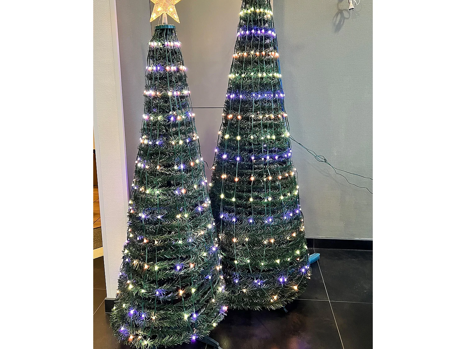 Sapin de Noël avec LED multicolores contrôlable via une application 1,60 m SAARLOQ