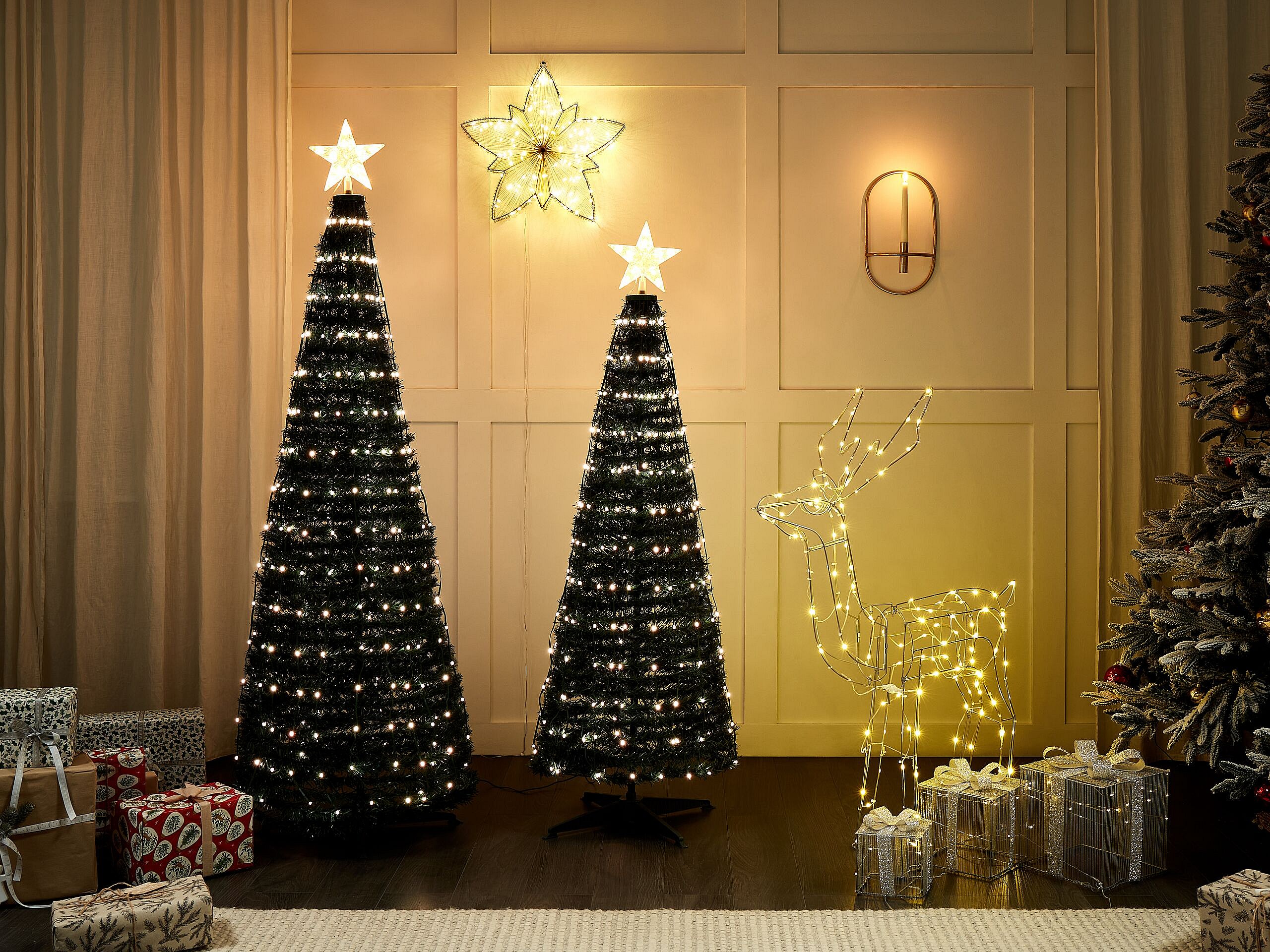 Schattige Kerstboom Met Ster. Platte Doodstijl. Met De Hand. Giften