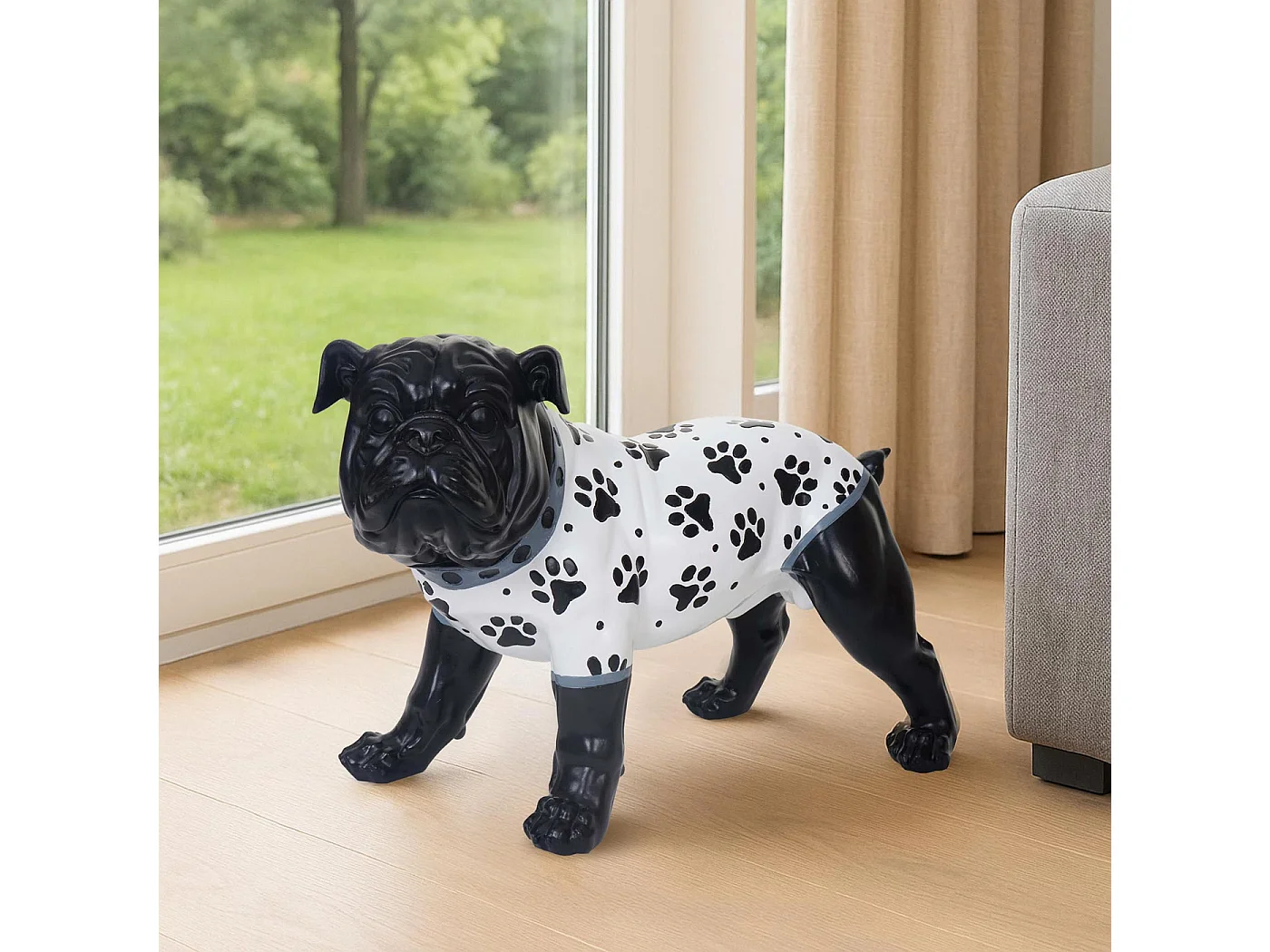 Deko Figur Bulldogge 24cm, Polyresin Skulptur Hund, In-/Outdoor, handbemalt mit Jäckchen