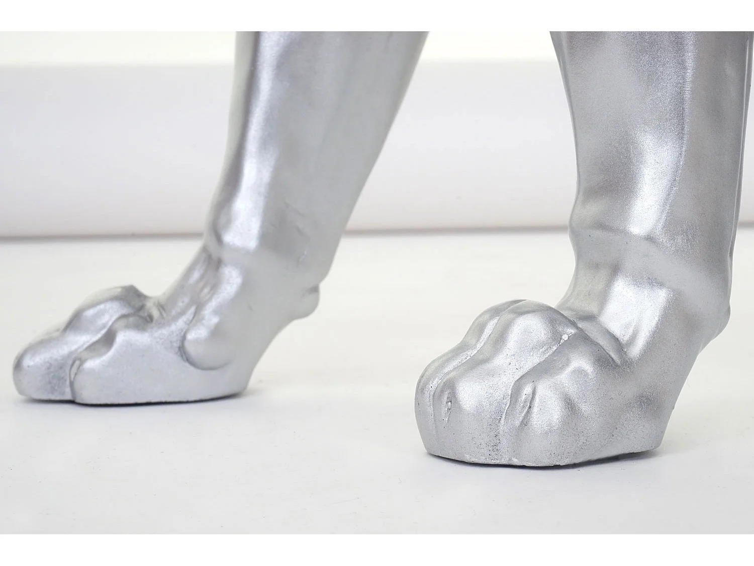 Decoratief figuurtje panter met halsband,  zilver mat met kraag