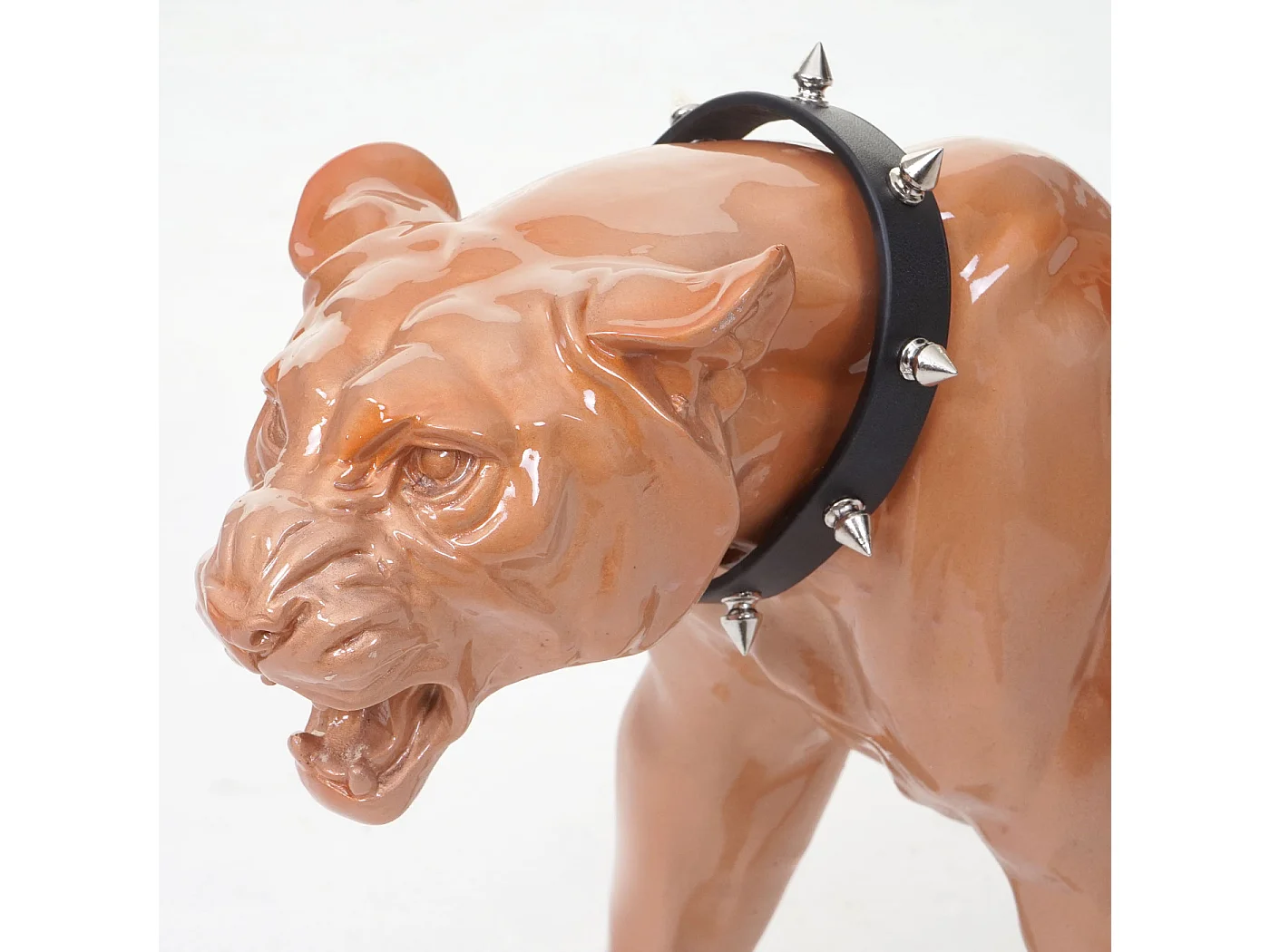 Figurita decorativa pantera con collar,  antiguo alto brillo con collar