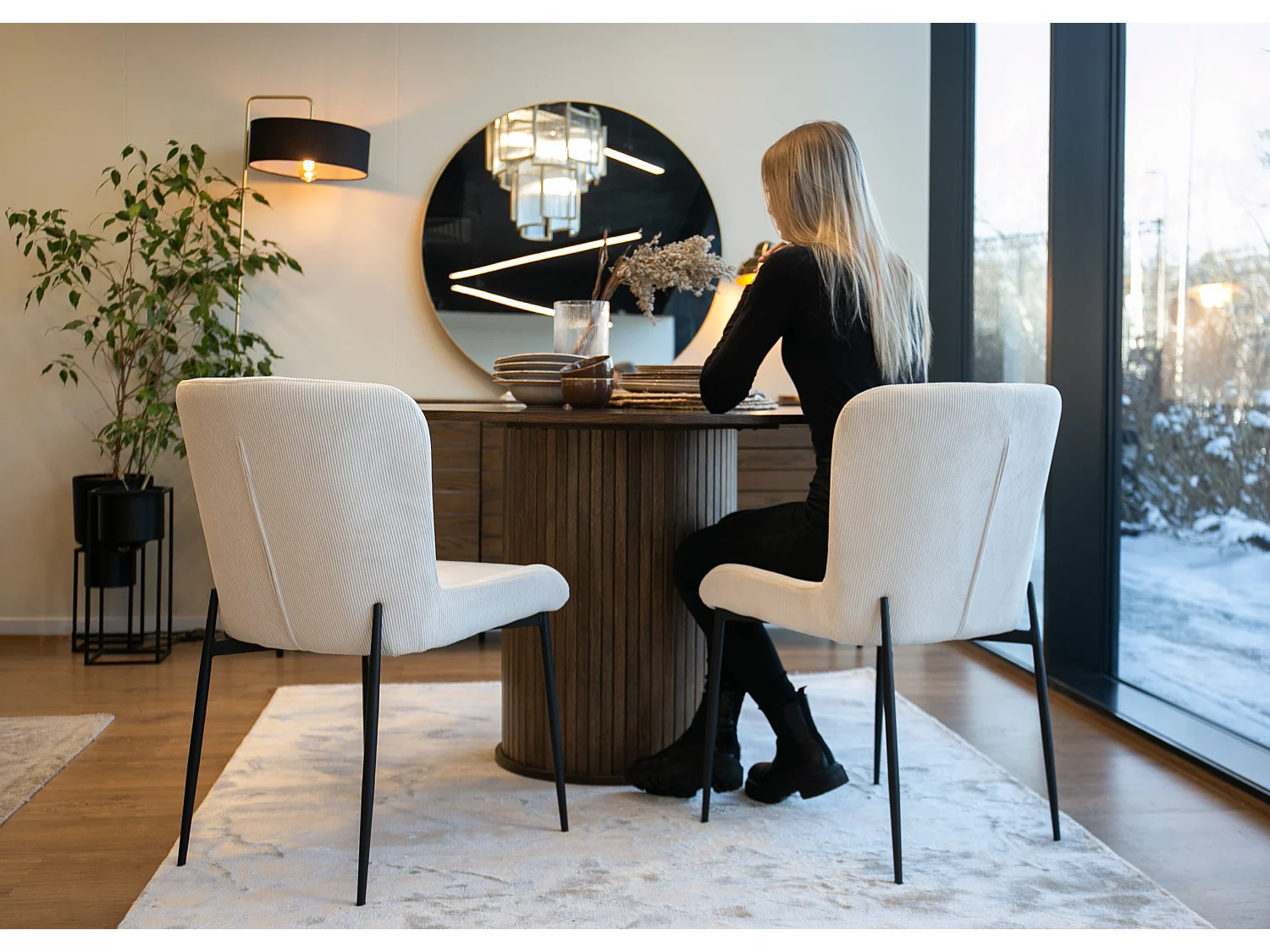 Esszimmerstuhl Polsterstuhl - mit Cord-Bezug in Creme und schwarzen Metallbeinen - NEUL