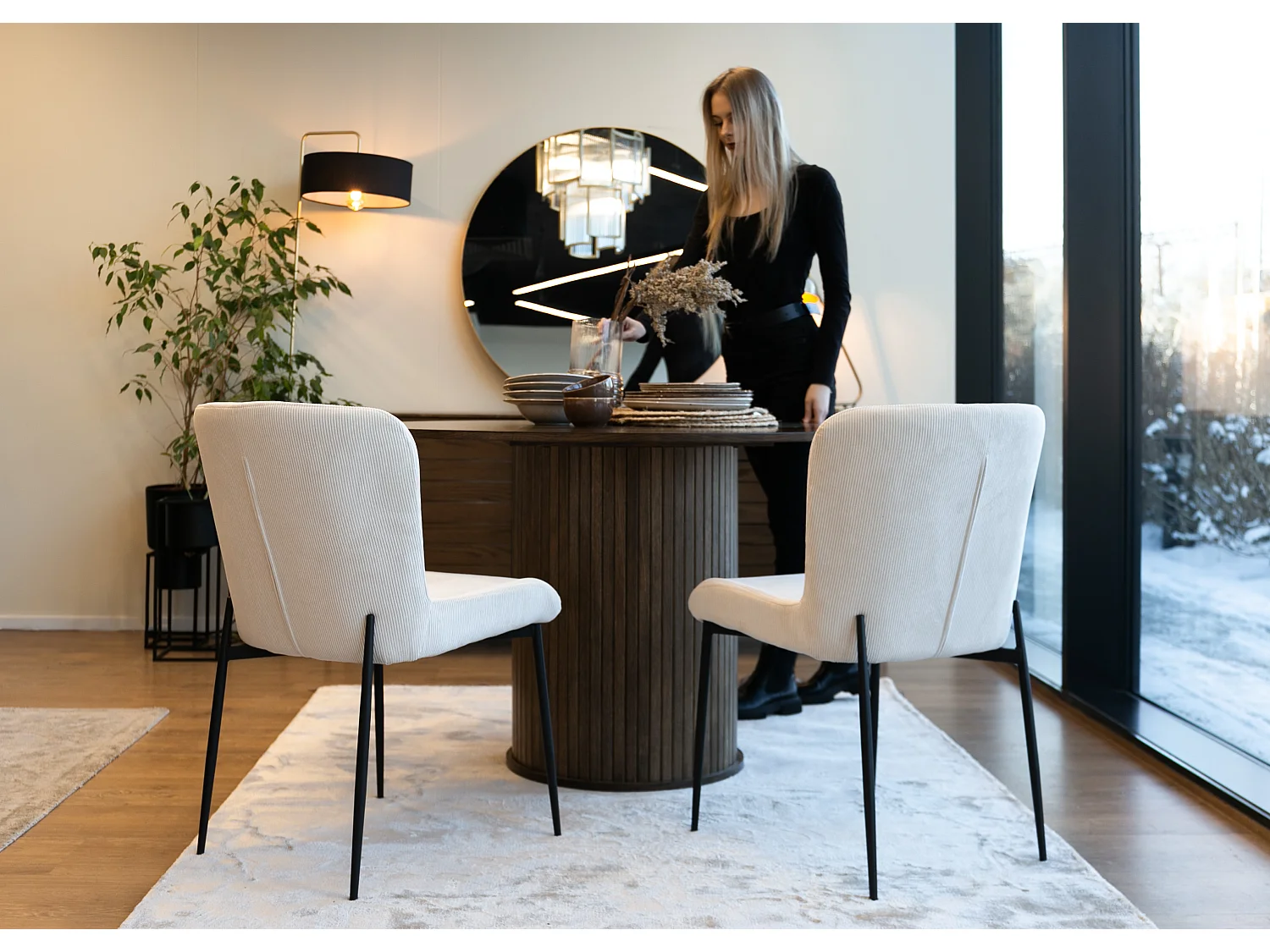 Esszimmerstuhl Polsterstuhl - mit Cord-Bezug in Creme und schwarzen Metallbeinen - NEUL