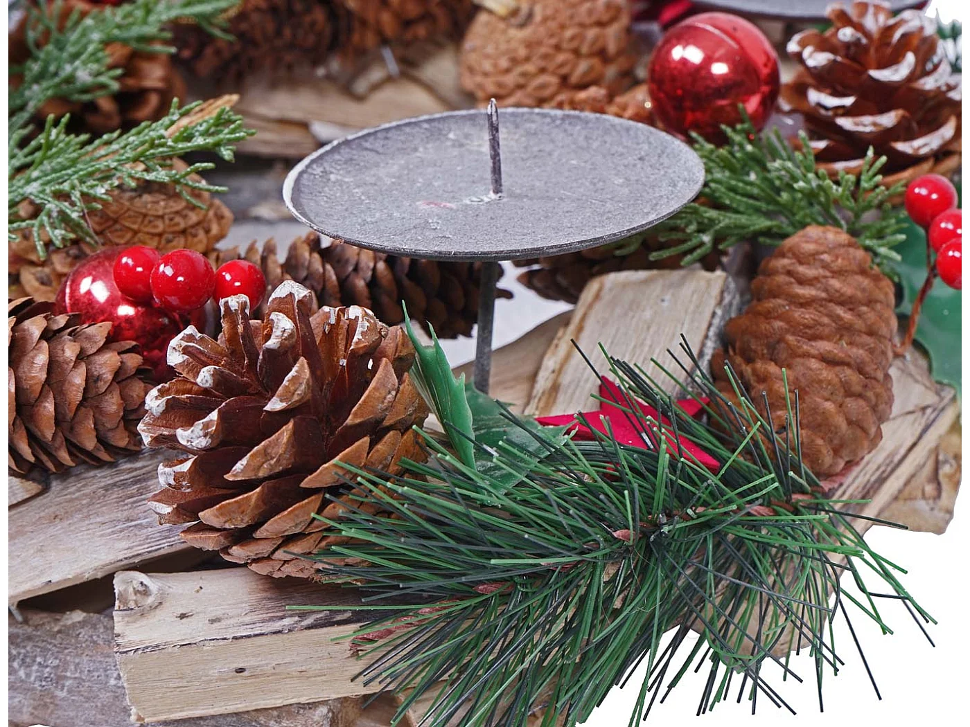 Wianek adwentowy MCW-H49 drewniany z czerwonymi świecami,  w zestawie 4 świeczki czerwone