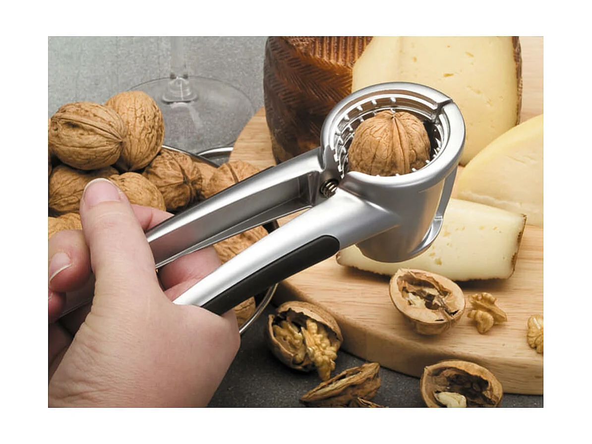 Casse noix / ouvre bouchon