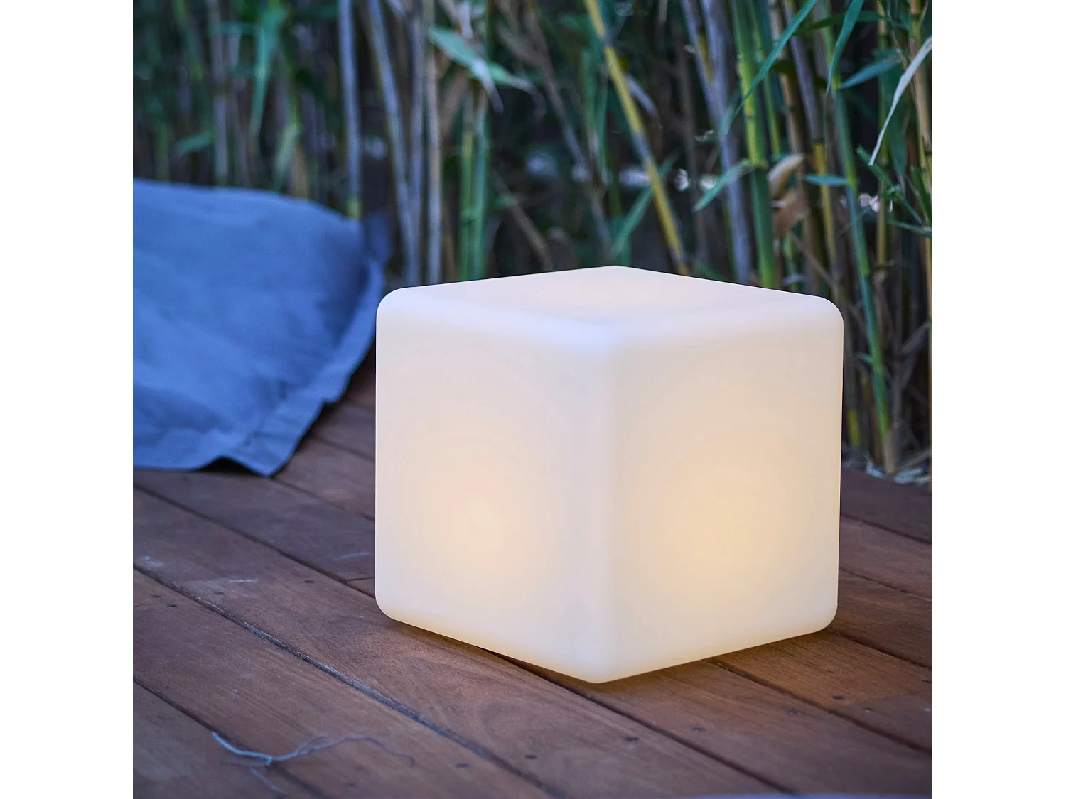 Cube lumineux solaire multicolore CASY H30cm