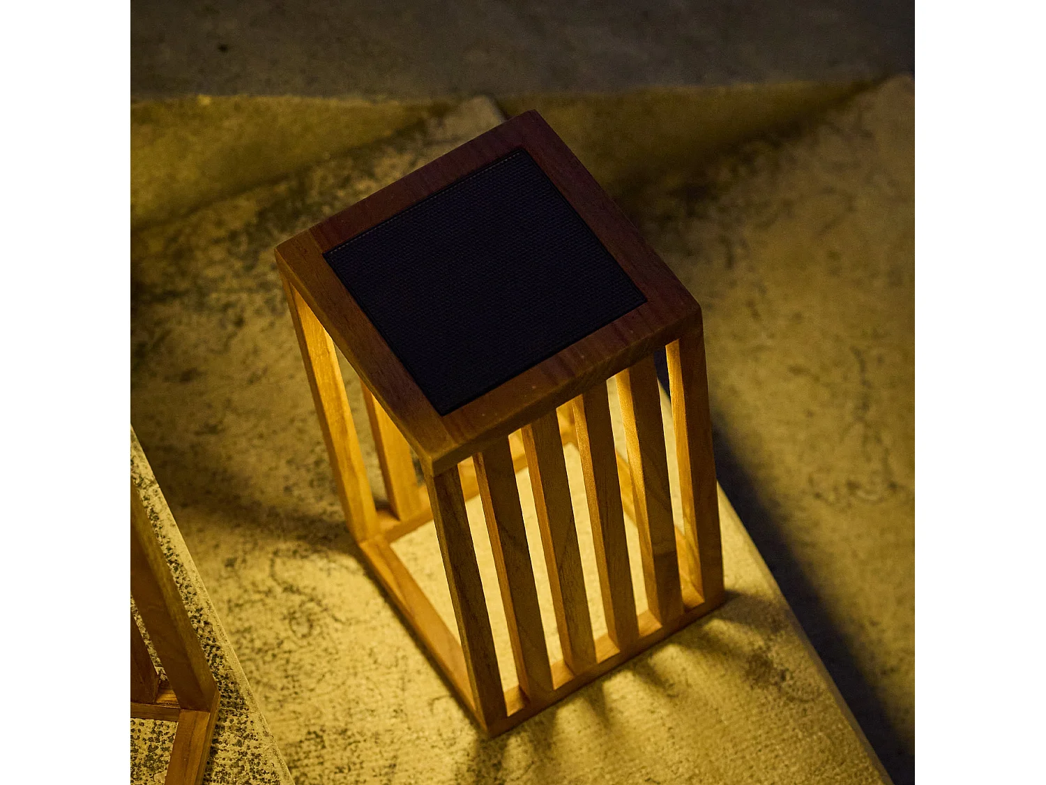 Lanterne solaire et rechargeable CHENNAI H30cm