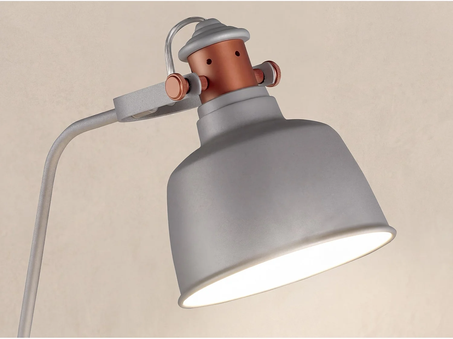 Lampa stołowa z detalami z szarej stali i brązu 8033 THE LUMINE
