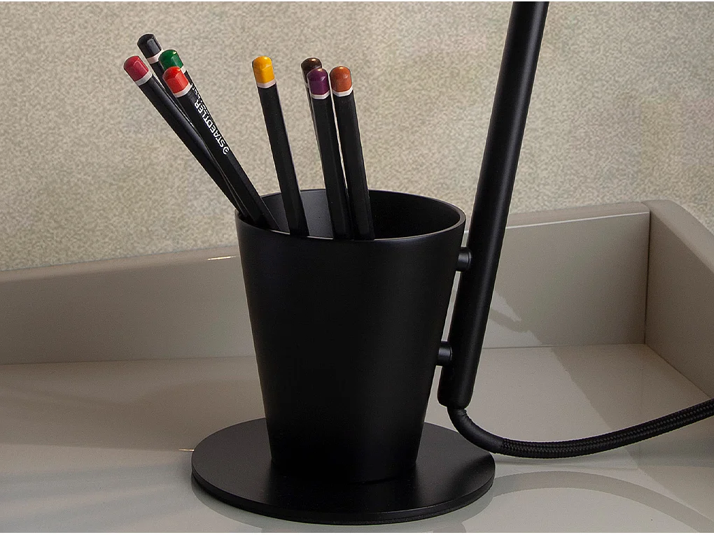 Tischleuchte aus schwarzem Stahl  8038 ANGEL CERDA