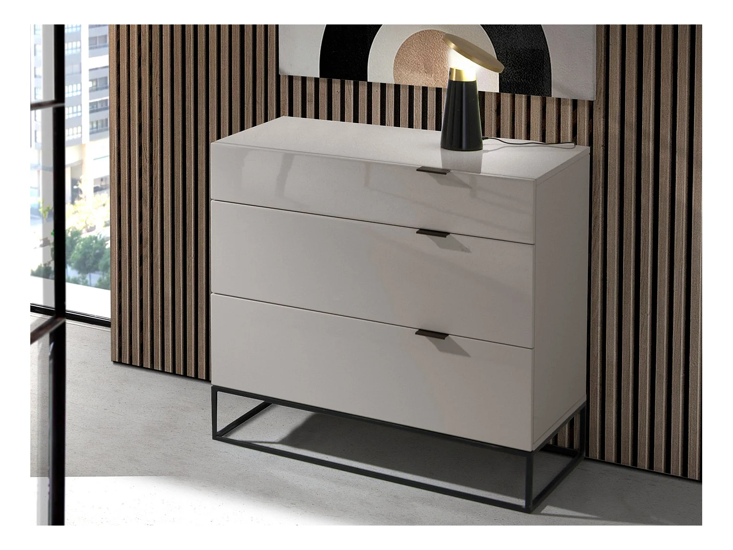 Candeeiro de mesa em mármore preto e aço dourado