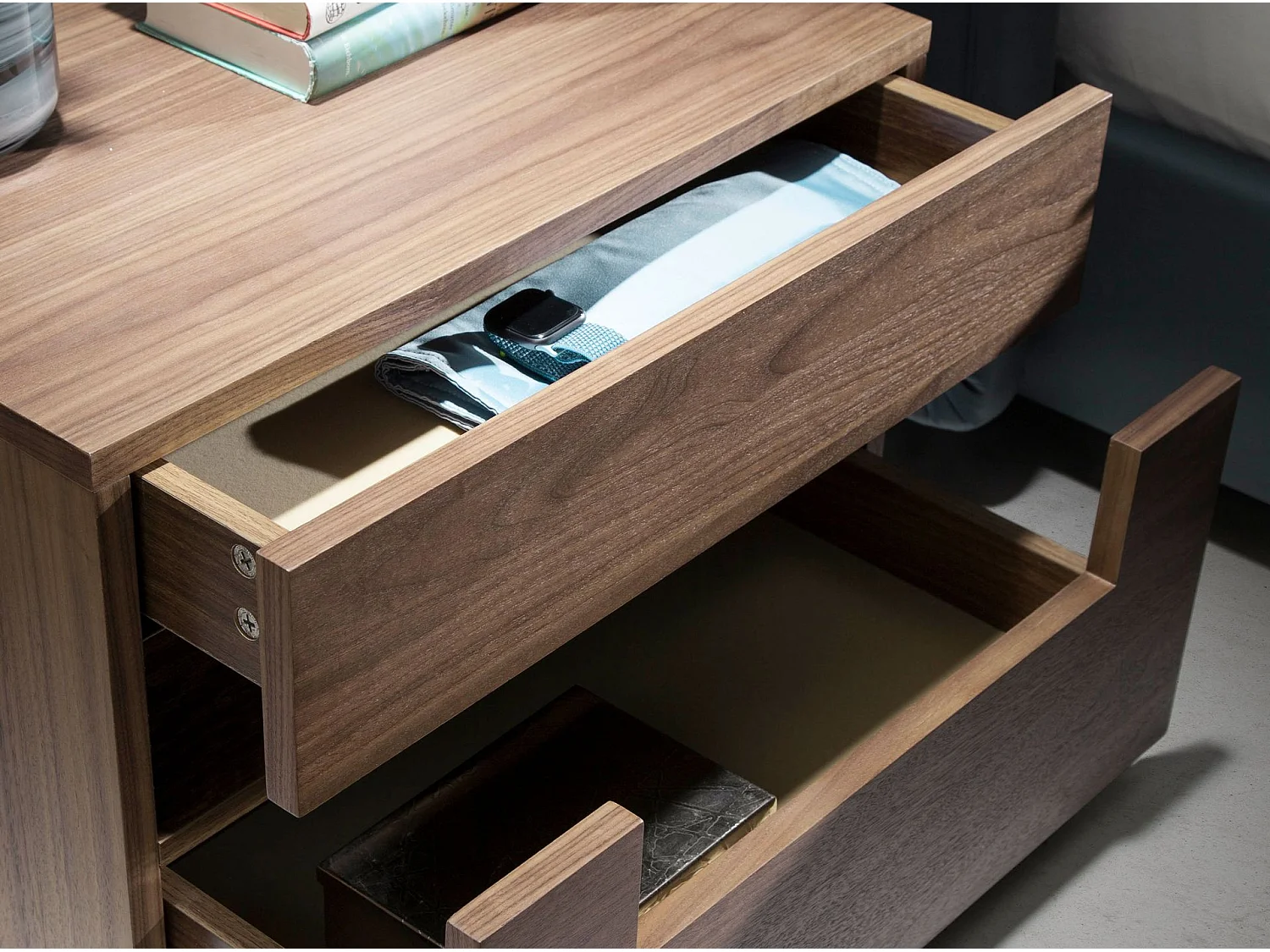 Table de chevet en noyer et acier poli avec éclairage intérieur 7065 ANGEL CERDA