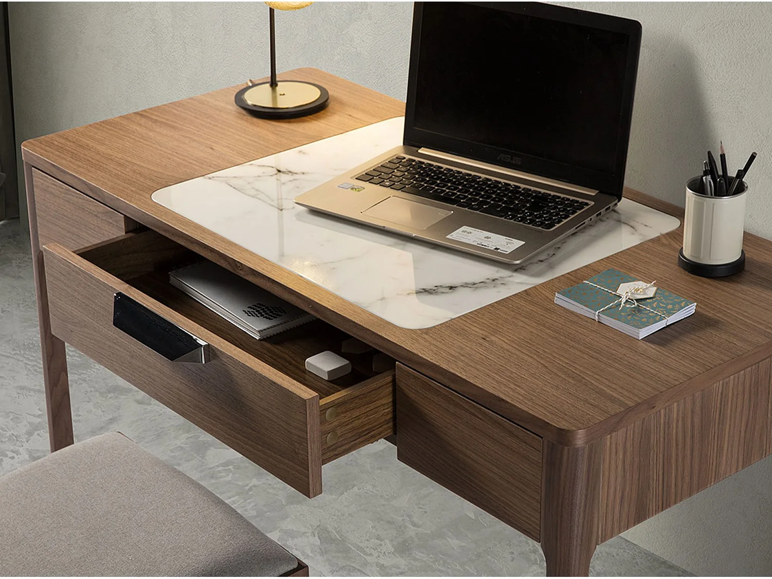 Penteadeira em nogueira com tampo de vidro branco e cinzento brilhante com aspeto de mármore 7043 ANGEL CERDA