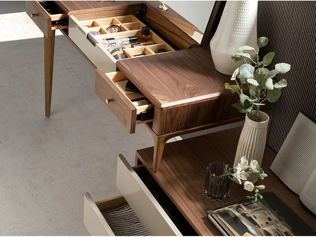 Coiffeuse en bois de noyer avec tiroirs couleur soie