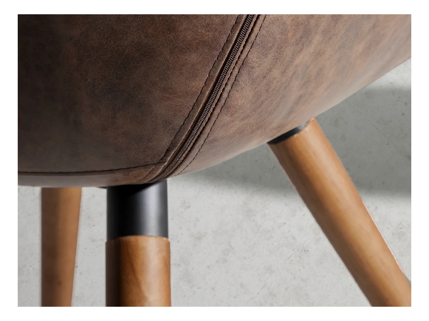 Chaise en simili cuir et bois noyer 4073 ANGEL CERDA