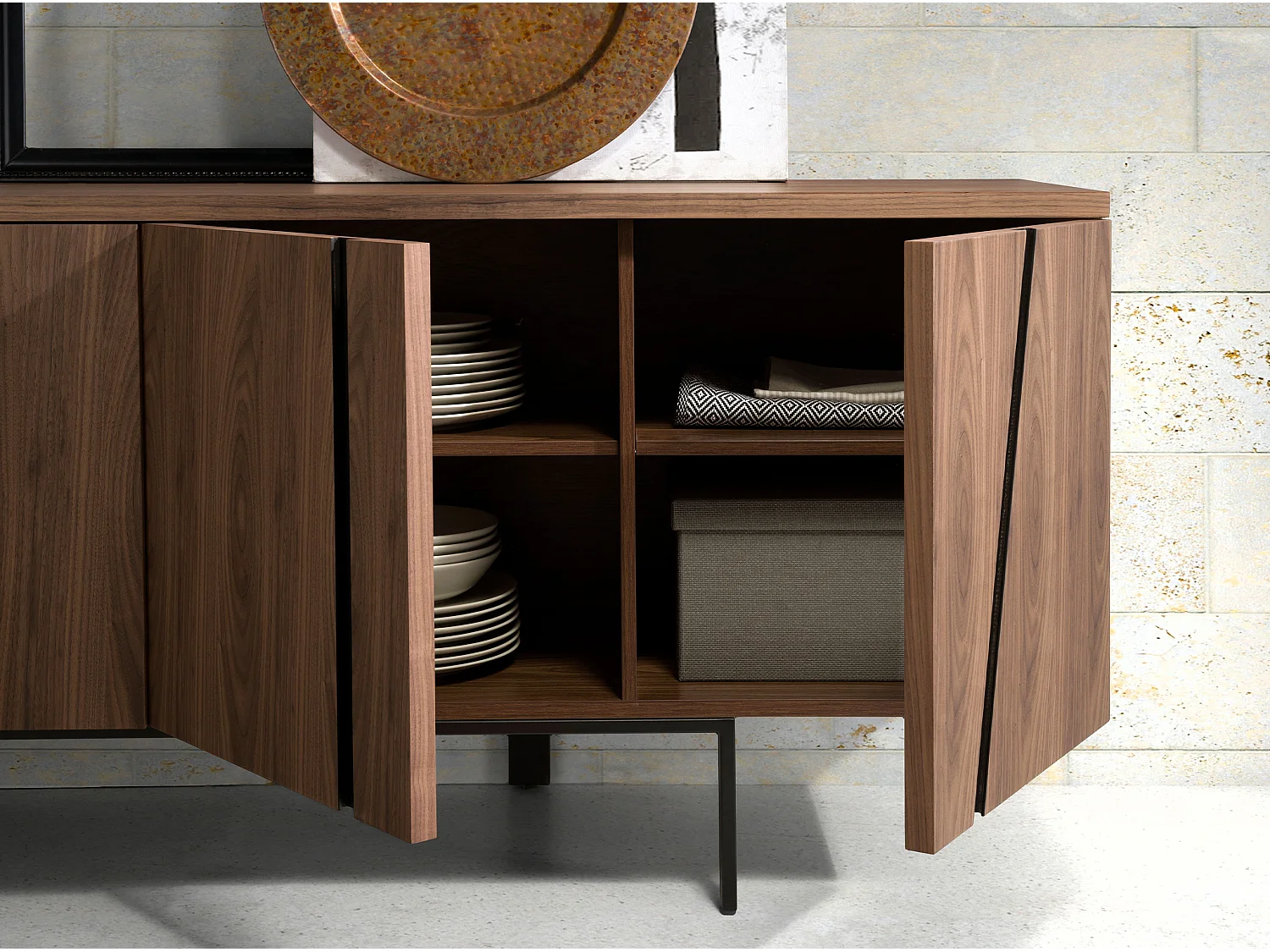 Sideboard Nussbaum und schwarzer Stahl 3124 ANGEL CERDA