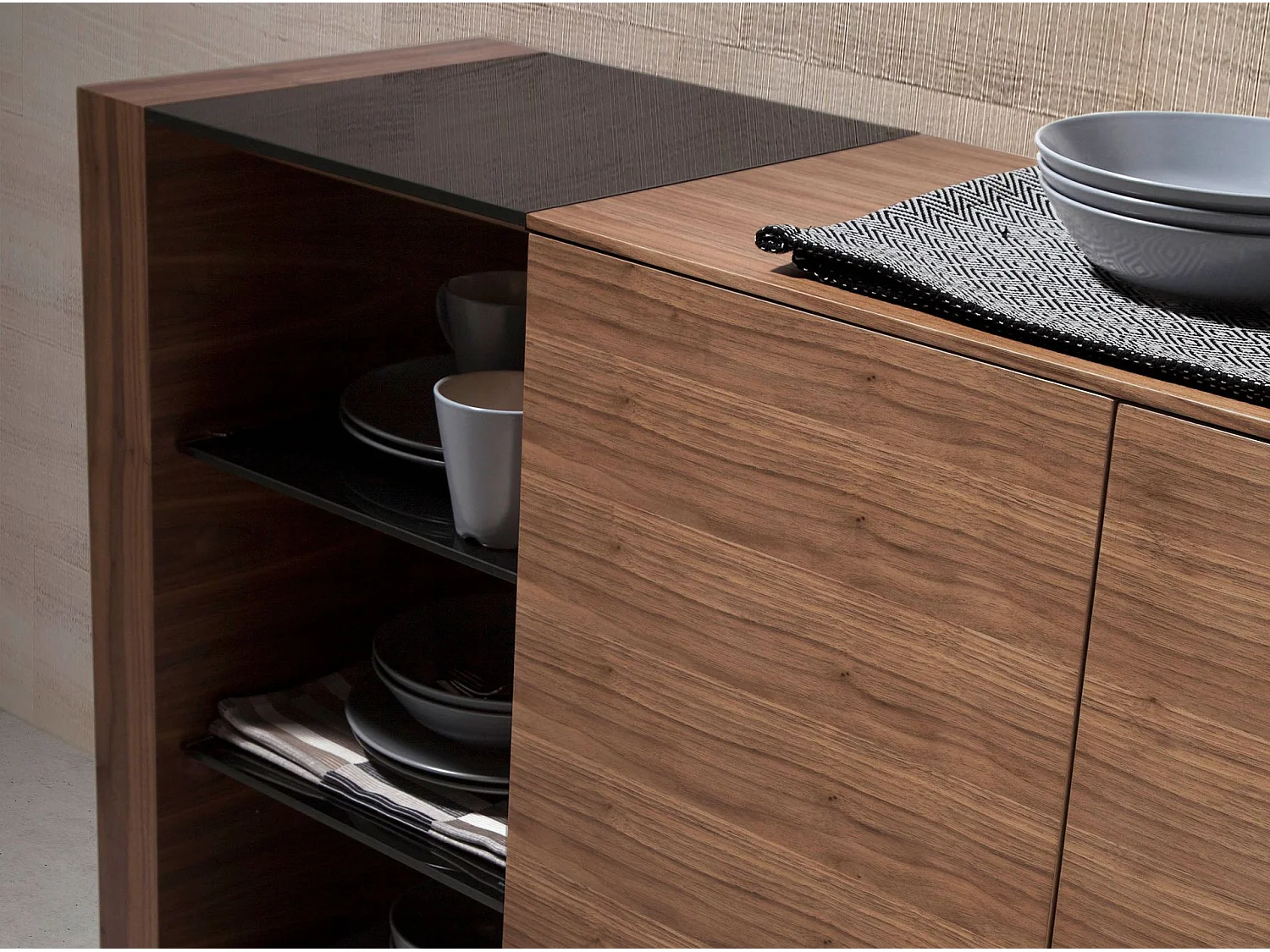 Dressoir walnoot, gepolijst staal en zwart glazen blad 3140 ANGEL CERDA