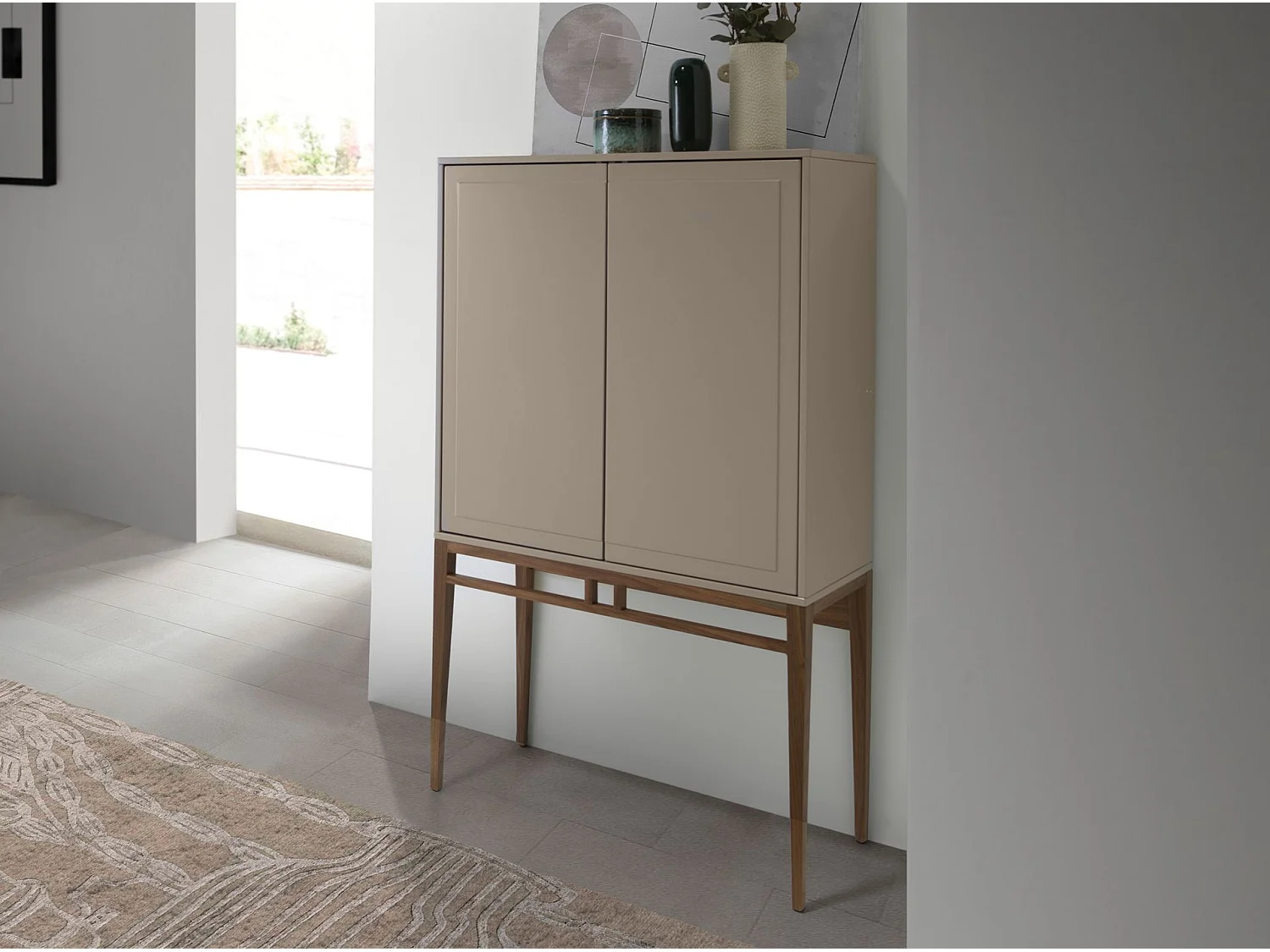 Hoge buffetkast notenhout en beige 3073 ANGEL CERDA