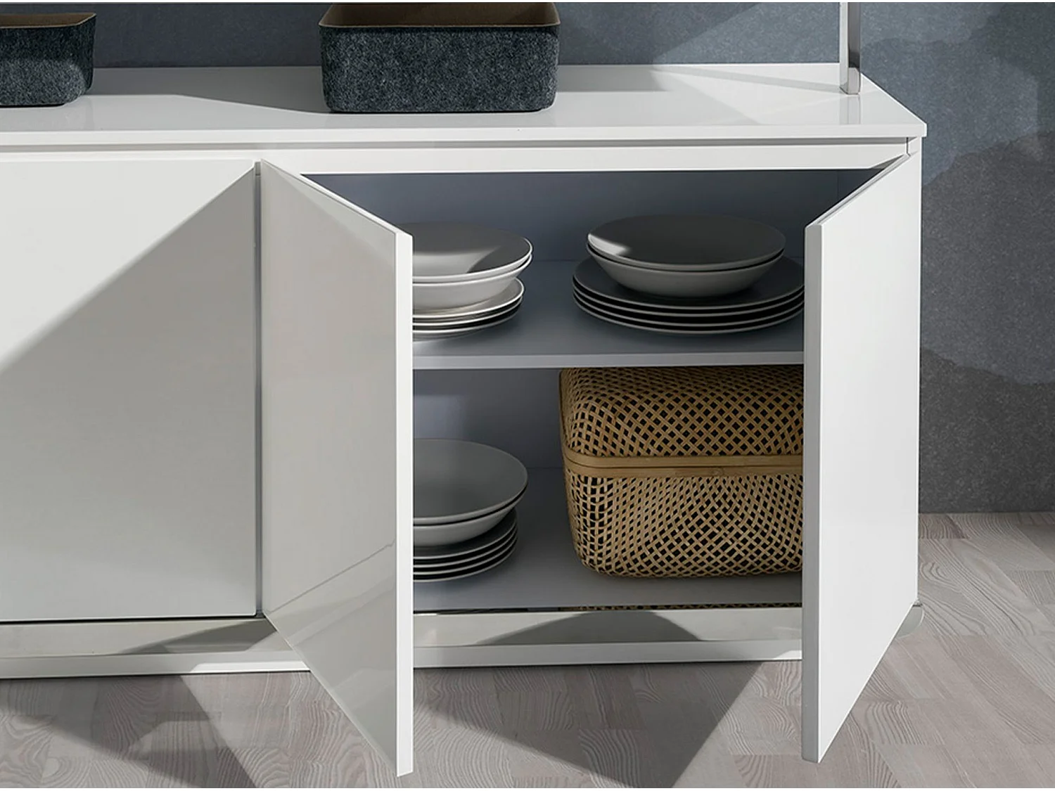 Buffet en bois blanc et acier chromé 3055 ANGEL CERDA