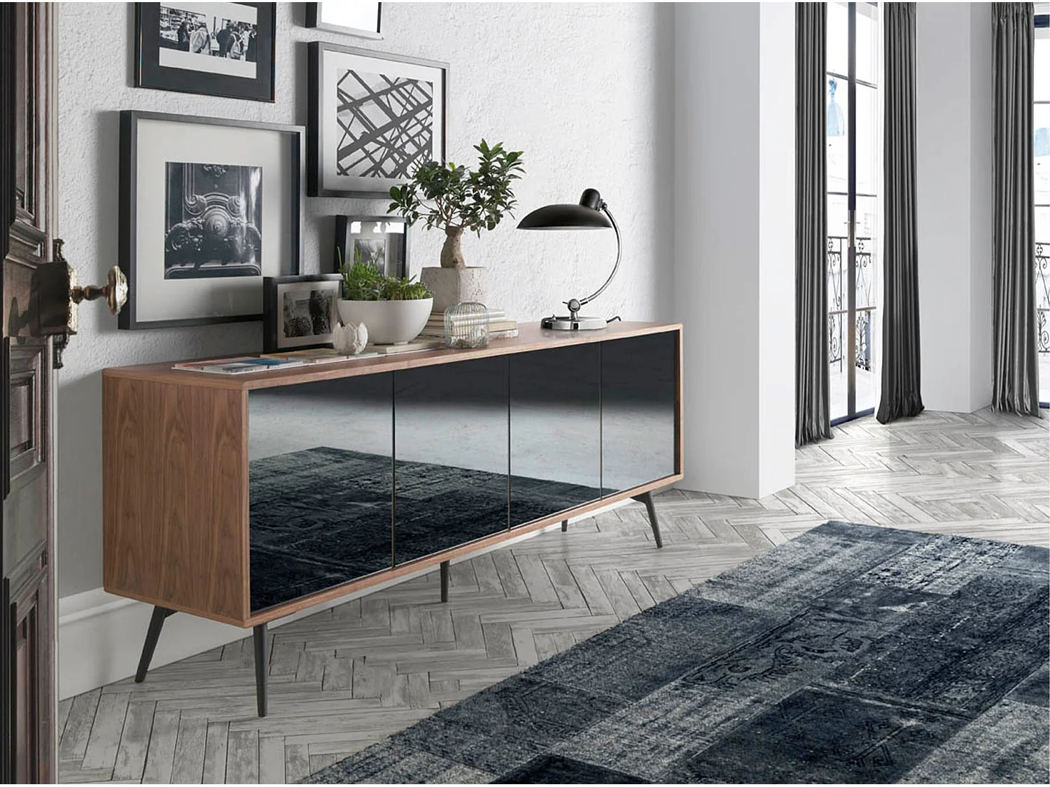 Sideboard aus schwarzem Glas mit Spiegeleffekt, Walnuss und schwarzem Stahl 3061 ANGEL CERDA