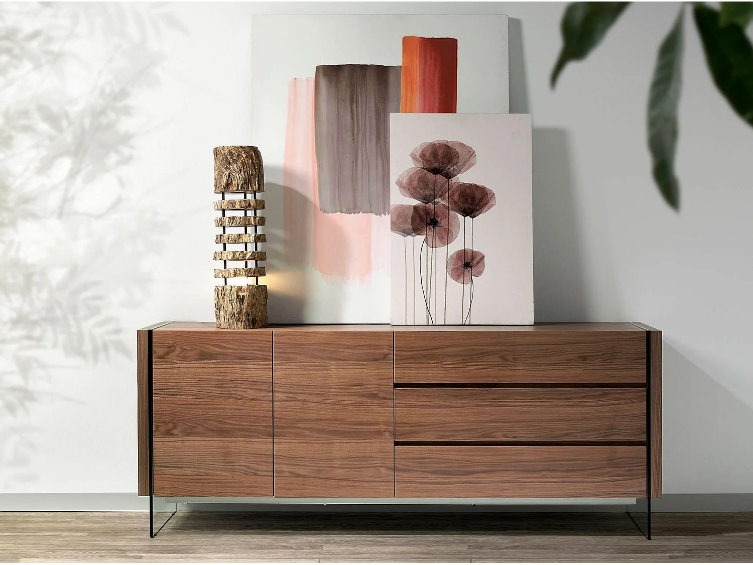 Dressoir van notenhout en gehard glas 3086 ANGEL CERDA