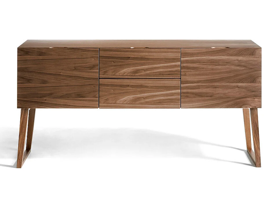 Aparador com estrutura em madeira folheada a nogueira com duas portas  3077