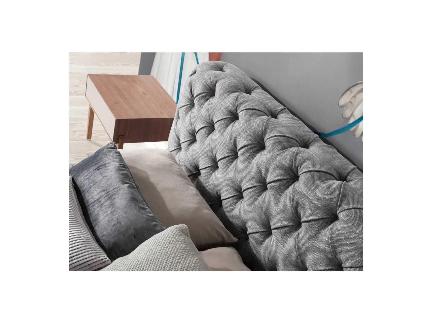 Gestoffeerd bed in grijze stof met gewatteerde bekleding 7029 ANGEL CERDA