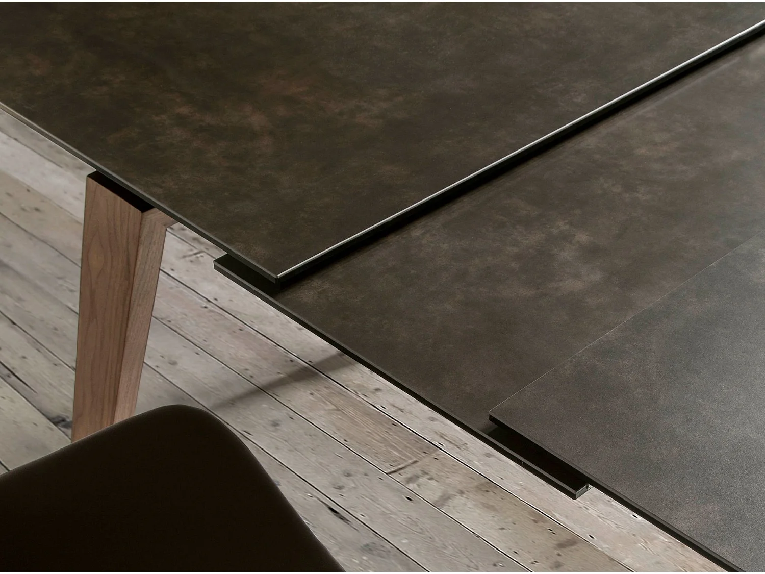 Table à manger à rallonge rectangulaire marbre porcelaine et noyer 1026 ANGEL CERDA