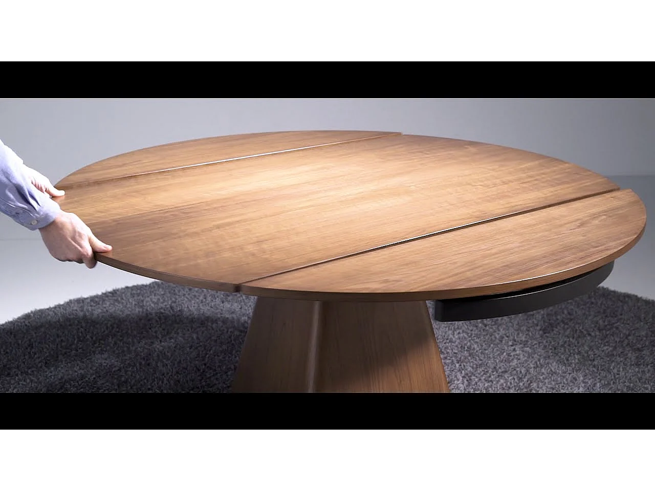 Uitschuifbare eettafel rond walnoot fineer 1081 ANGEL CERDA