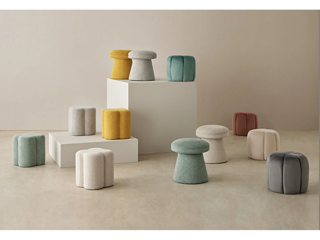 Pouf rond en velours Barko-Couleur Gris foncé