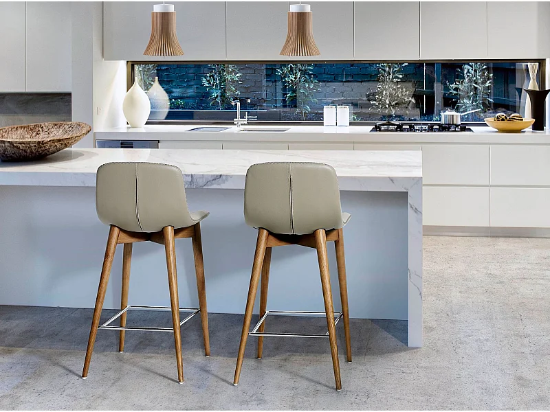 Sgabello rivestito in similpelle con gambe in legno color Noce   4044 ANGEL CERDA