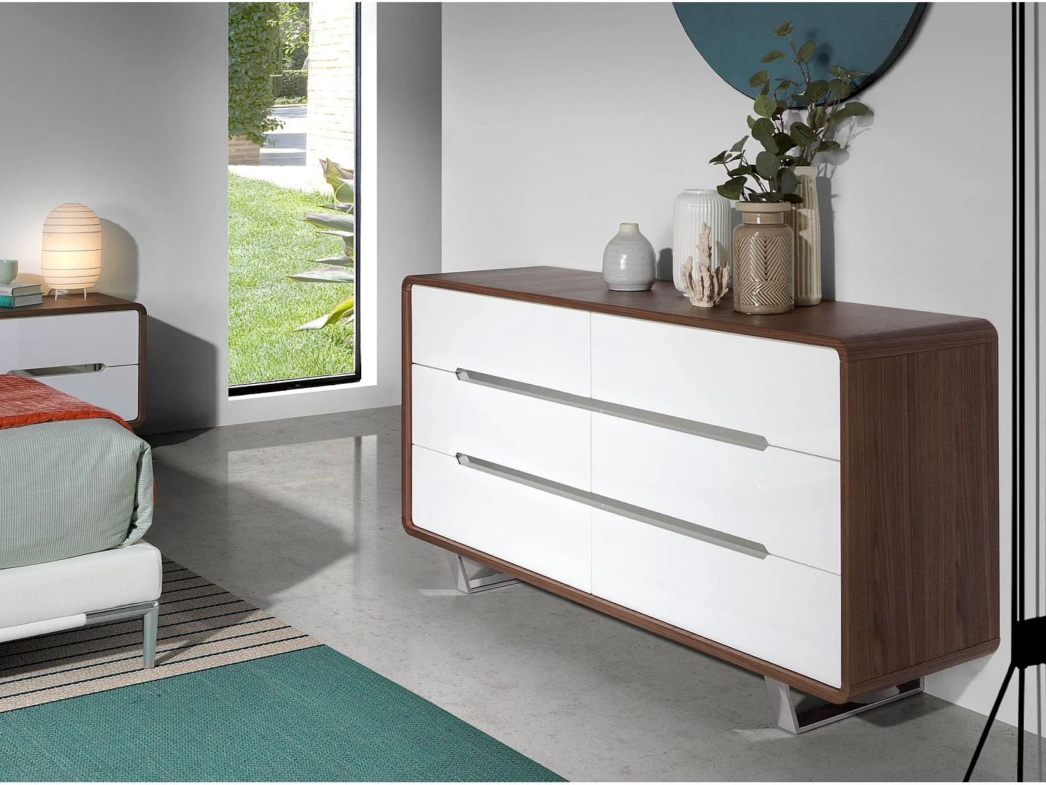 Commode en bois blanc, noyer et acier chromé 7106 ANGEL CERDA