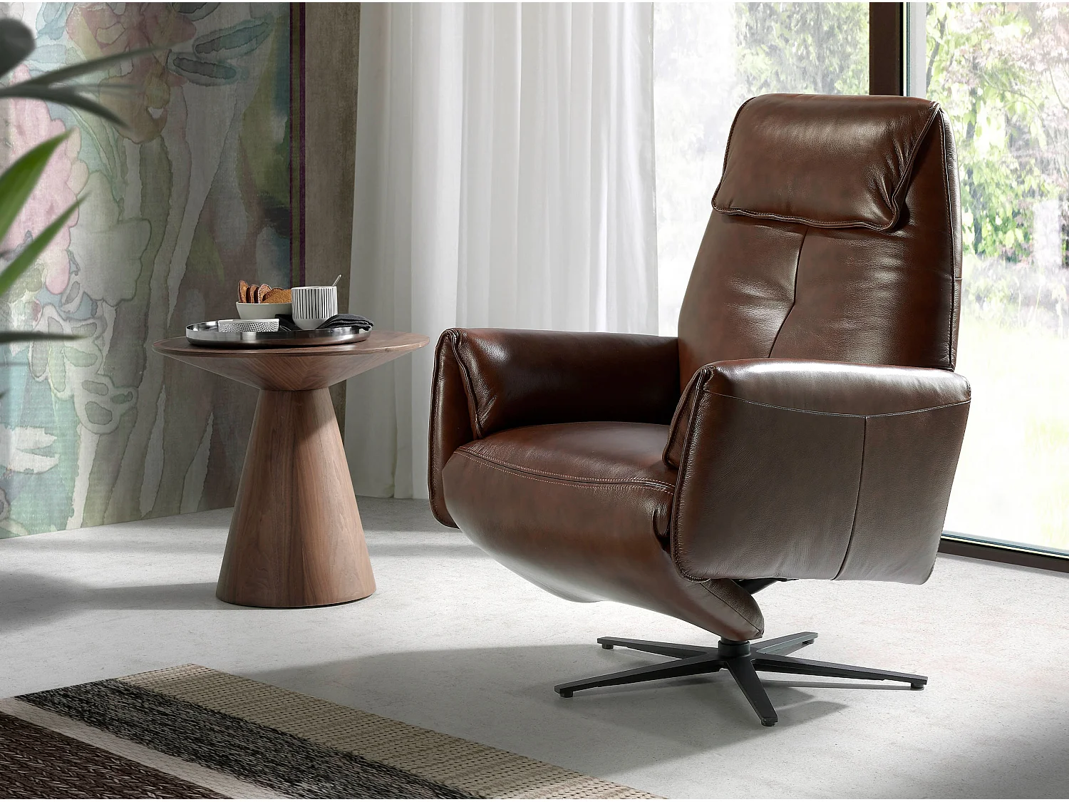 Runder Couchtisch aus Nussbaumholz  2043 ANGEL CERDA