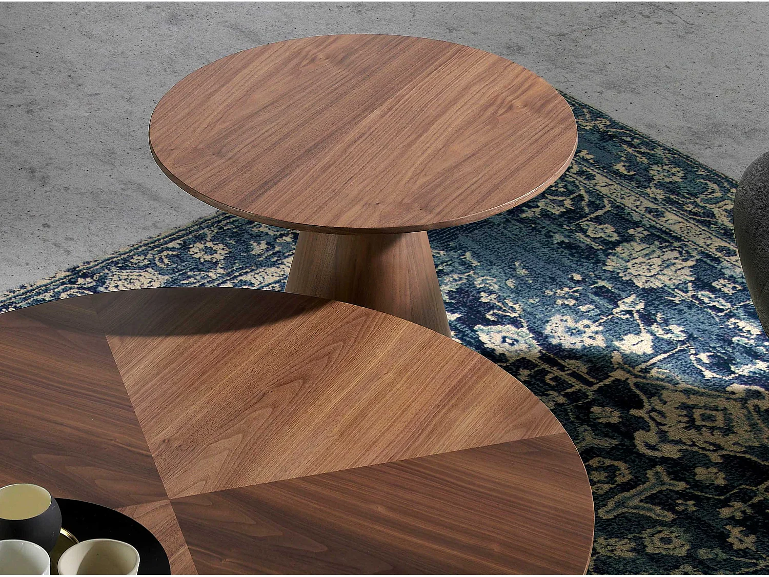 Runder Couchtisch aus Nussbaumholz  2043 ANGEL CERDA