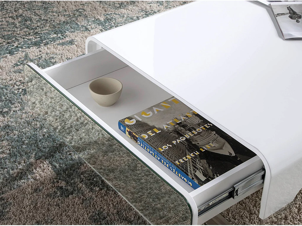 Table basse en bois blanc et acier chromé