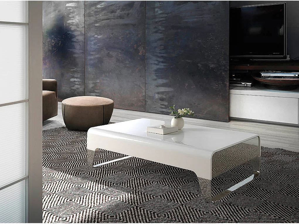 Table basse en bois blanc et acier chromé