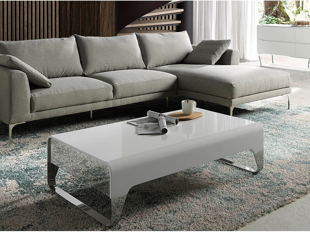 Table basse en bois blanc et acier chromé