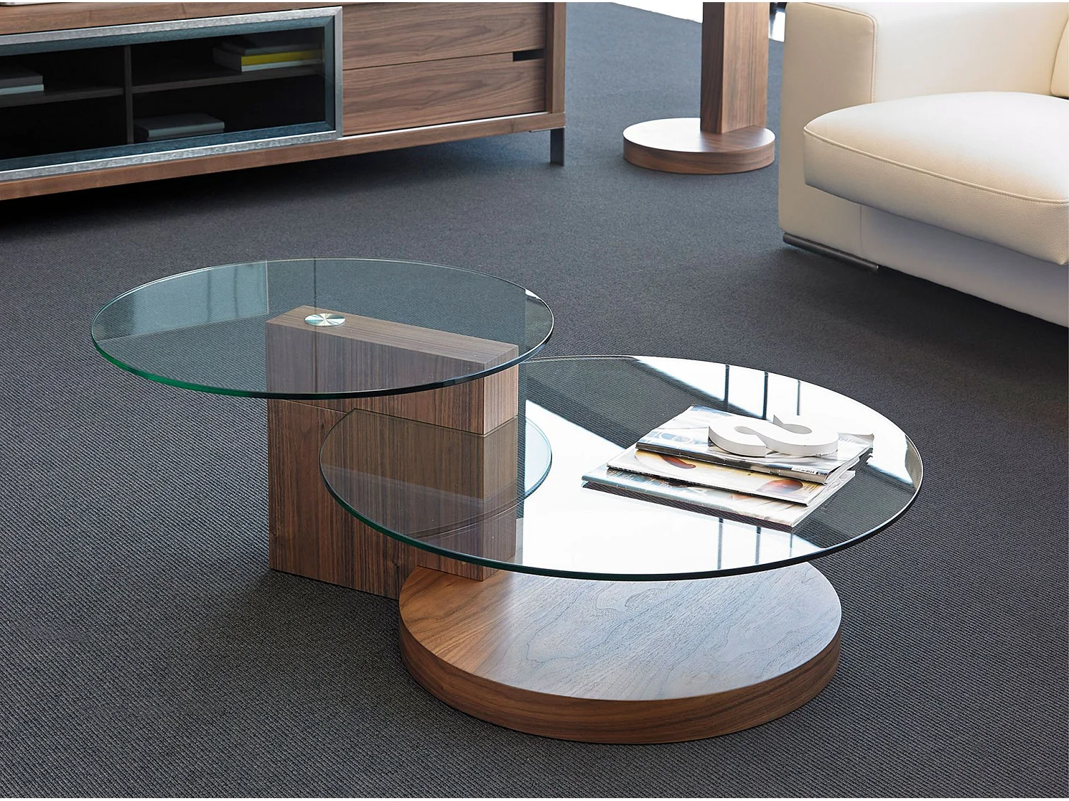 Mesa centro redonda cristal templado y nogal 2019 ANGEL CERDA