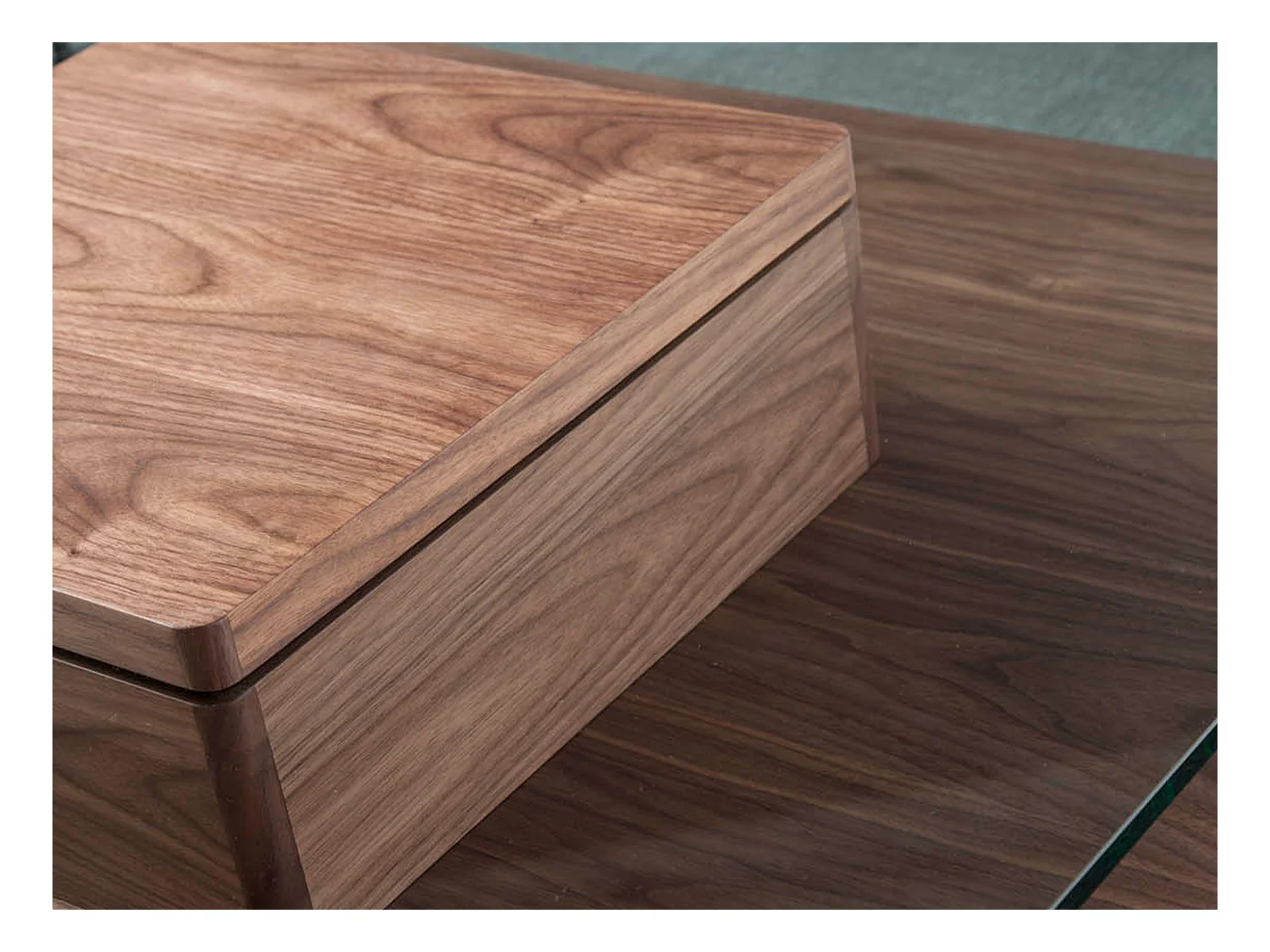 Table basse carrée en verre et noyer 2017 ANGEL CERDA