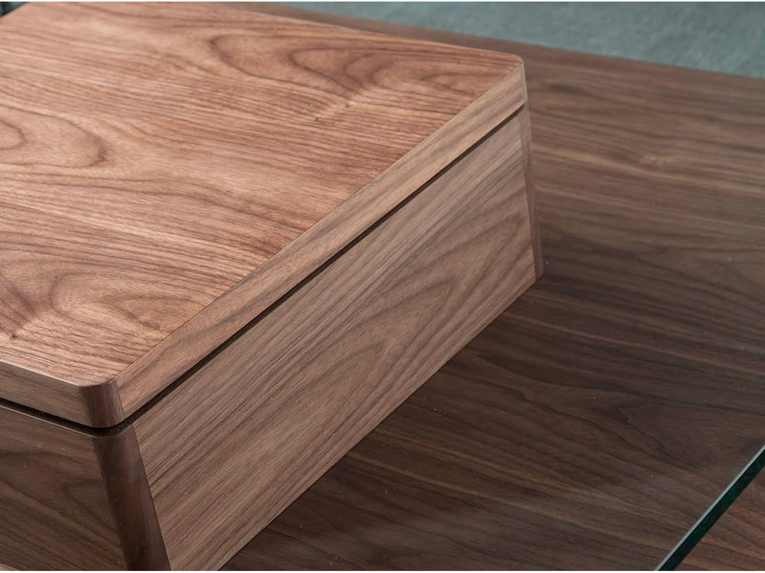 Square tempered glass and walnut coffee table 2017 ANGEL CERDA