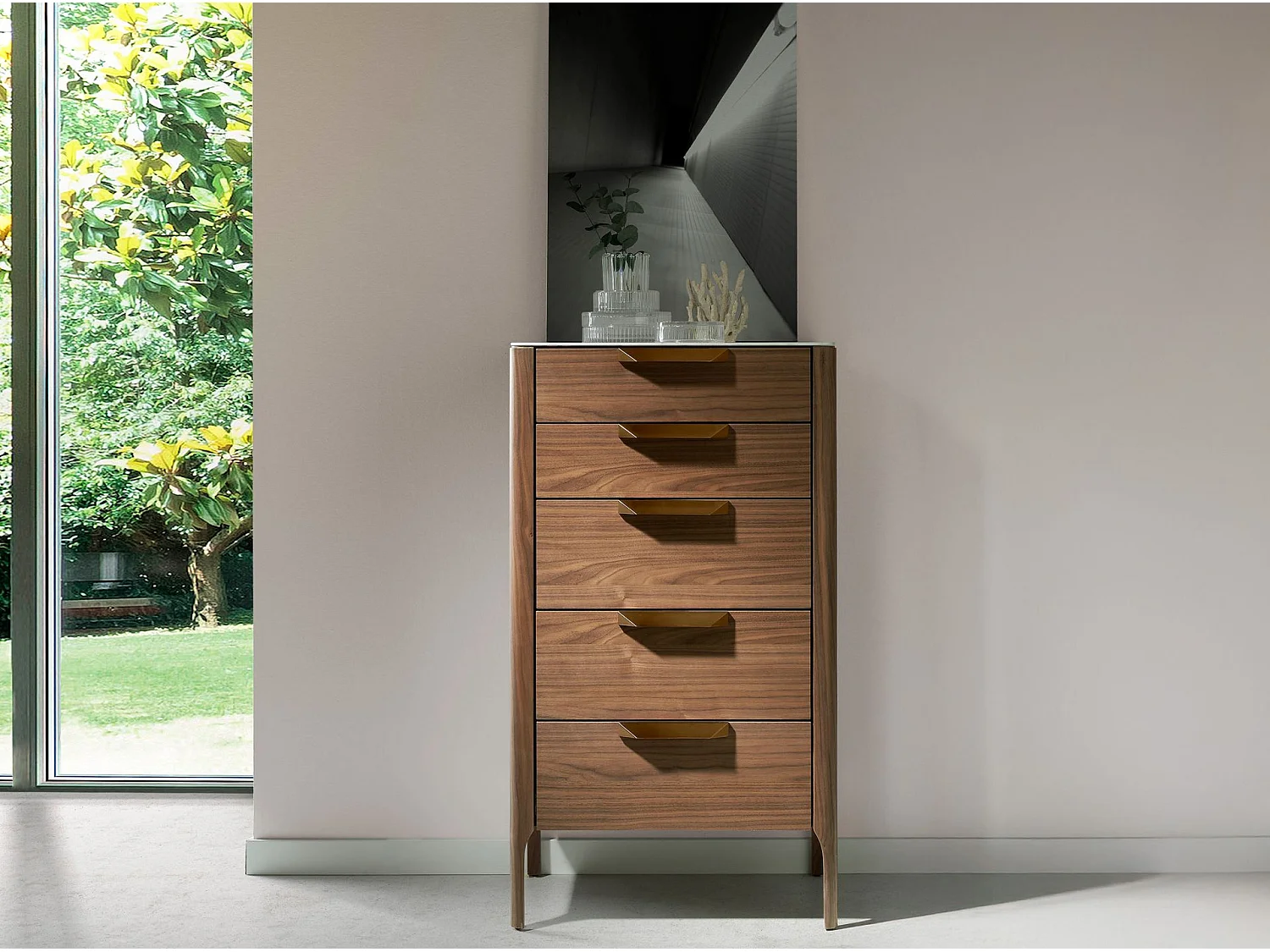 Notenhouten chiffonier met glazen blad in marmerlook 7039 ANGEL CERDA