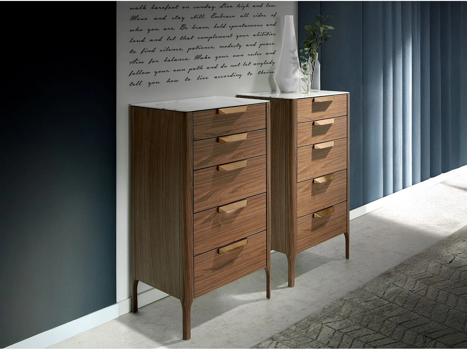 Notenhouten chiffonier met glazen blad in marmerlook 7039 ANGEL CERDA