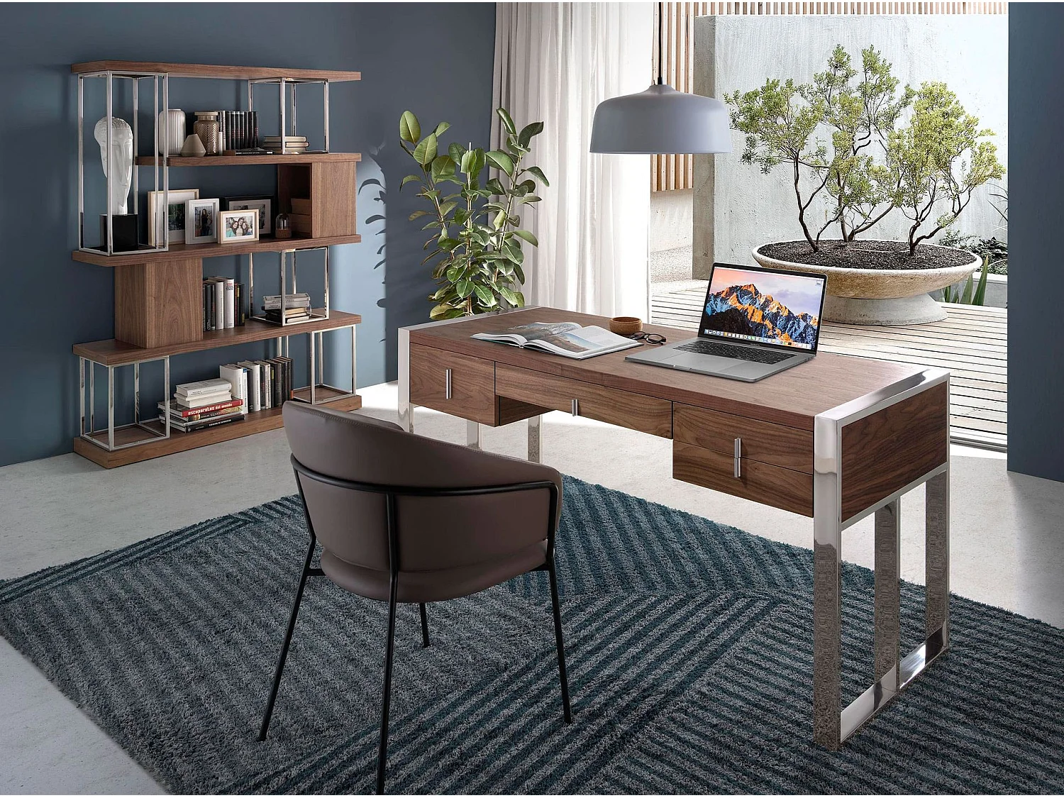 Schreibtisch aus Nussbaum und verchromtem Stahl 3135 ANGEL CERDA
