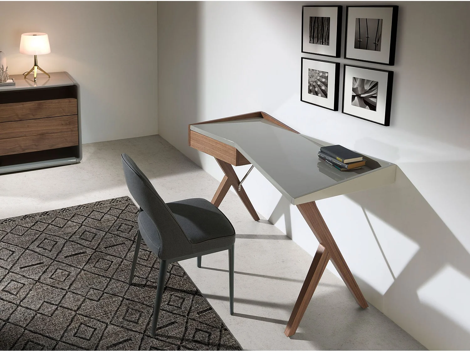 Schreibtisch aus Nussbaumholz mit grauer Holzplatte 3018 ANGEL CERDA